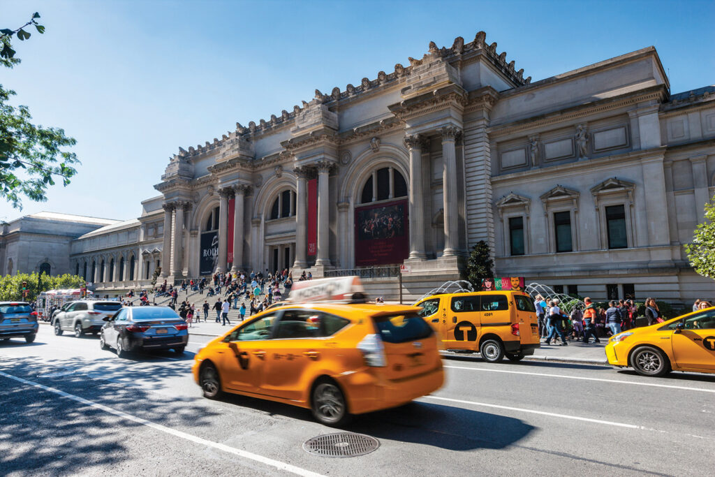 Yellow taxi cabs in front of the Metropolitan Museum