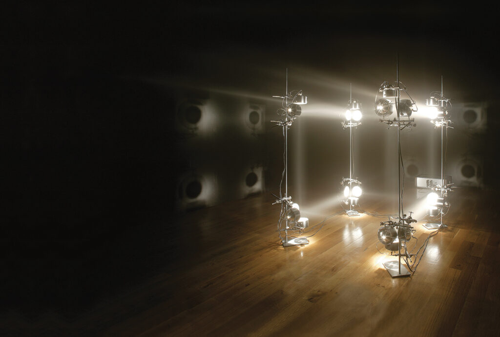 OLAFUR ELIASSON 1m3 light (1999)